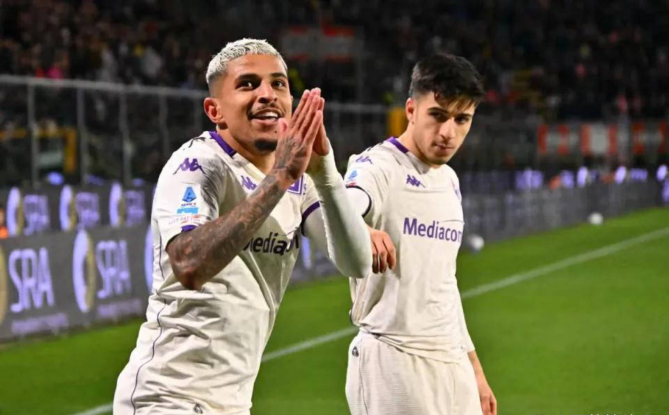 英超狼队疯狂反击夺1分，意甲佛罗伦萨4-1横扫保级对手